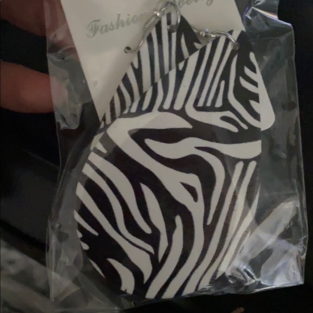 New Simple Zebra Wood Earrings - Picture 3 of 3